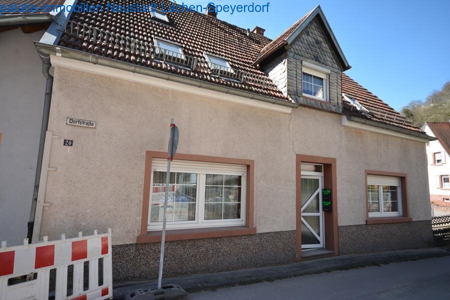 Hausfront 2