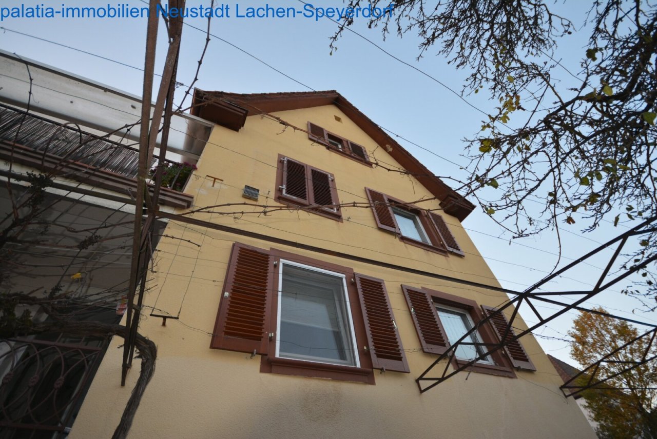 Hausfront 1 Hausfront 1